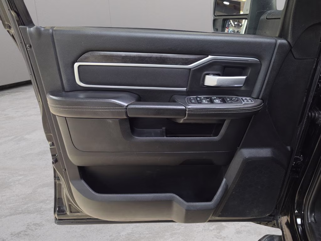 2024 Diamond Black Crystal Pearlcoat Ram 2500 Big Horn 4X4 Truck