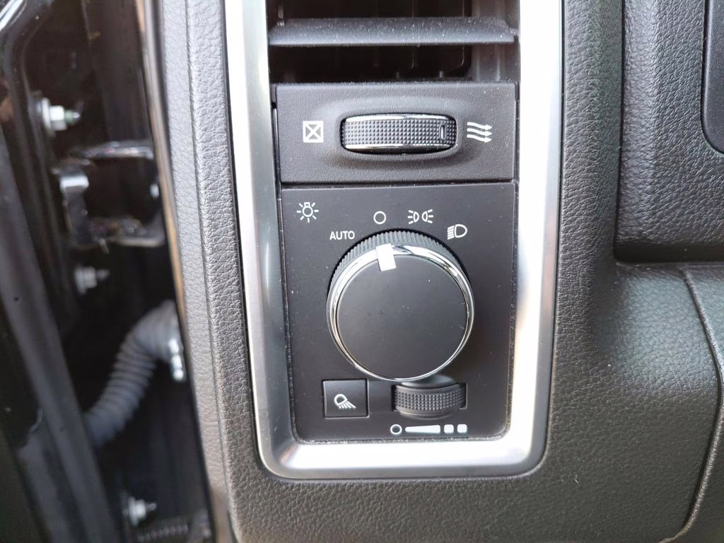 2022 Diamond Black Crystal Pearlcoat Ram 1500 Classic Warlock 4X4 Truck