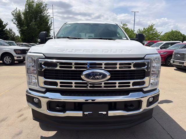 2026 Oxford White Ford Super Duty F-250 SRW XLT 4X4 Truck
