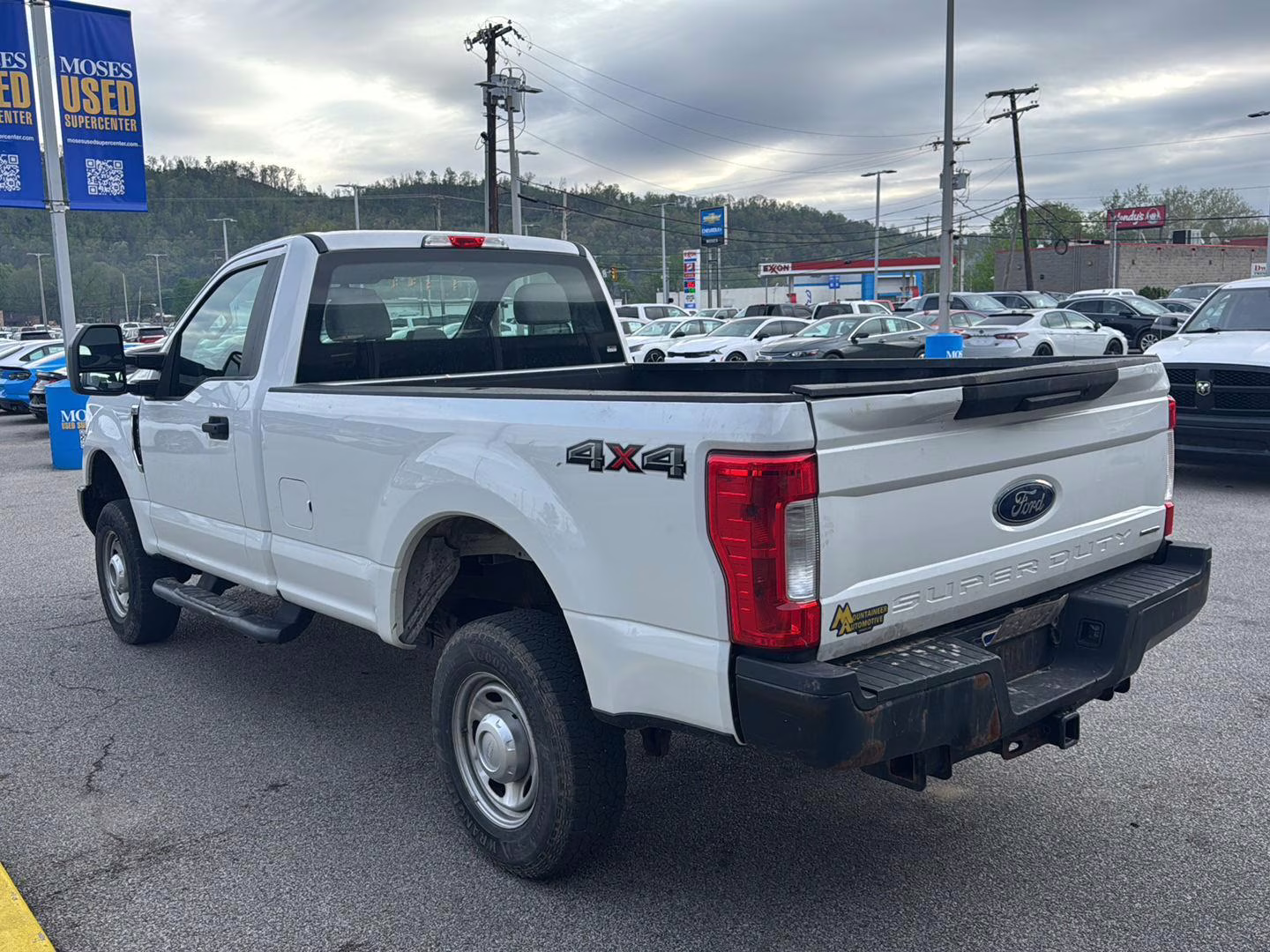2017 Oxford White Ford Super Duty F-250 SRW XL 4X4 Truck