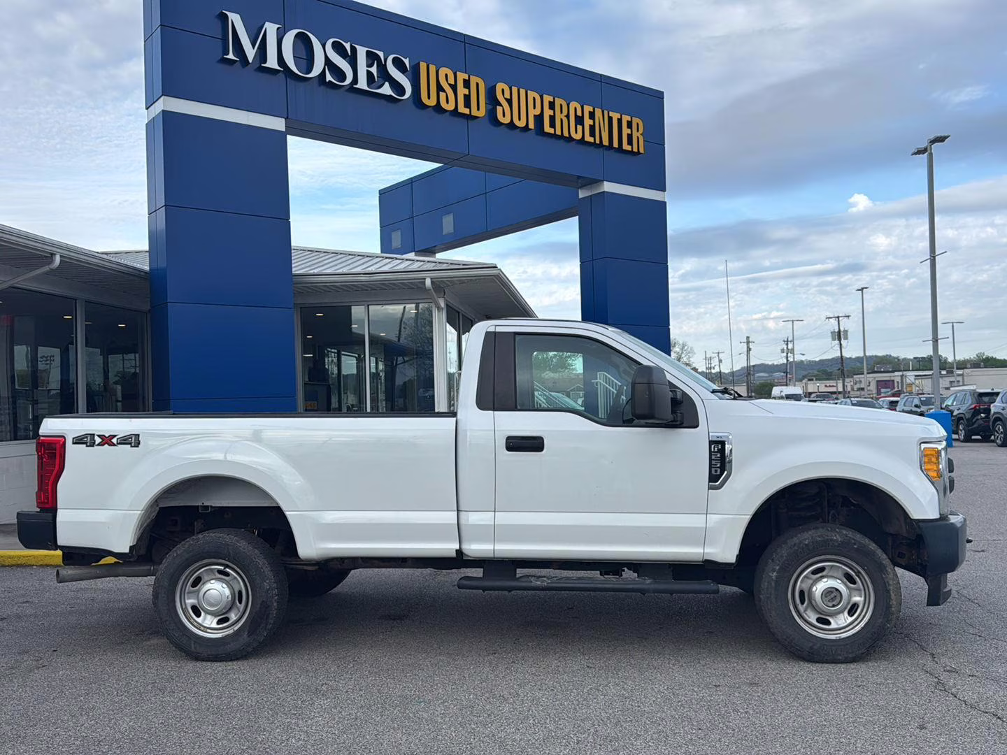 2017 Oxford White Ford Super Duty F-250 SRW XL 4X4 Truck