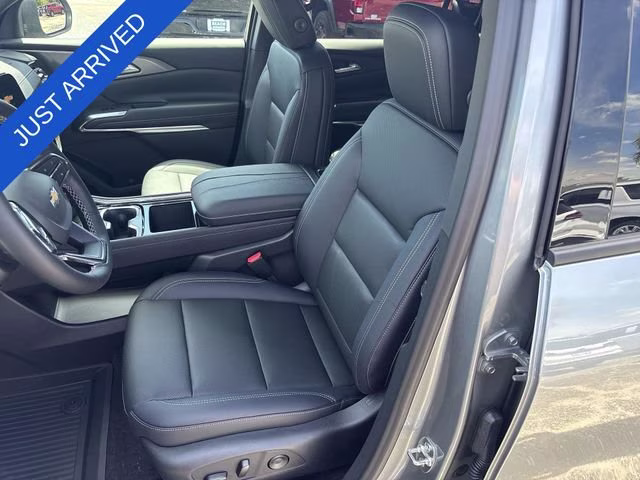 2026 Sterling Gray Metallic Chevrolet Traverse LT FWD SUV