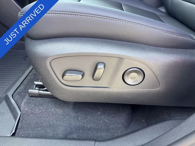 2026 Sterling Gray Metallic Chevrolet Traverse LT FWD SUV