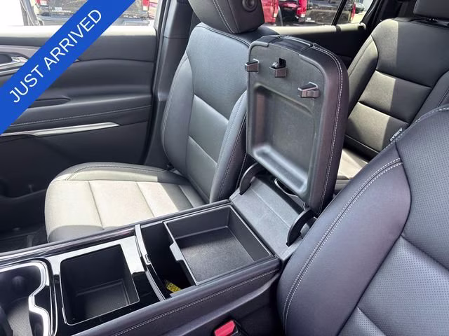 2026 Sterling Gray Metallic Chevrolet Traverse LT FWD SUV