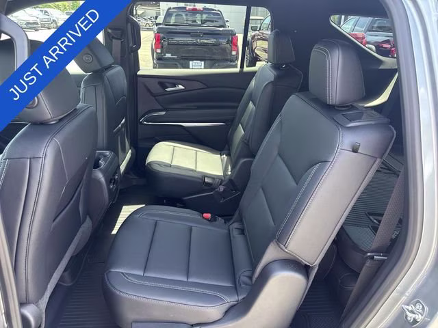 2026 Sterling Gray Metallic Chevrolet Traverse LT FWD SUV