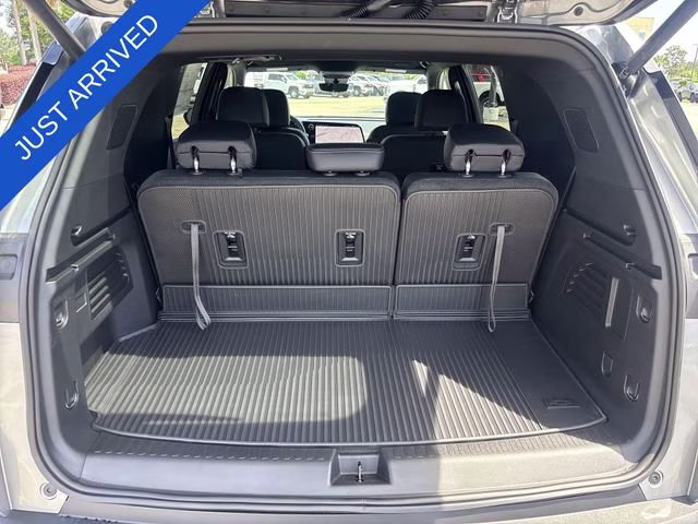 2026 Sterling Gray Metallic Chevrolet Traverse LT FWD SUV