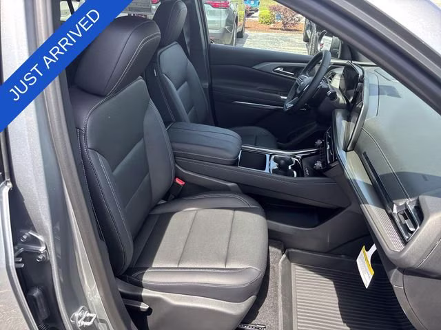 2026 Sterling Gray Metallic Chevrolet Traverse LT FWD SUV