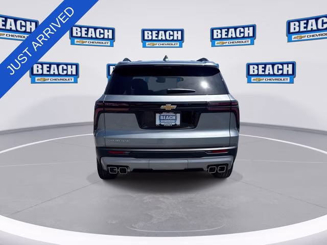 2026 Sterling Gray Metallic Chevrolet Traverse LT FWD SUV