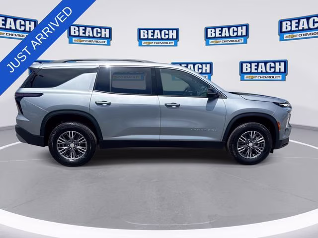 2026 Sterling Gray Metallic Chevrolet Traverse LT FWD SUV
