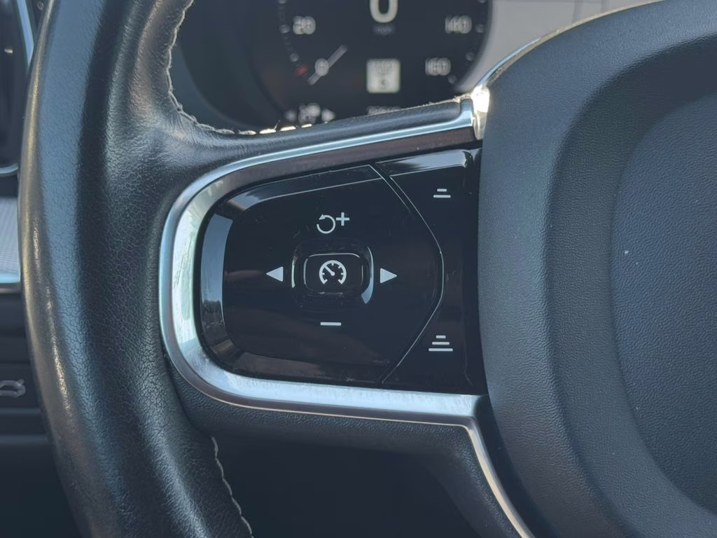 2021 Osmium Gray Metallic Volvo XC60 T6 R-Design AWD SUV