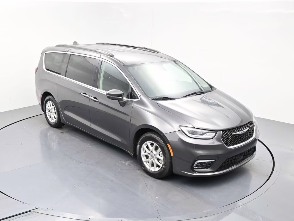 2022 Granite Crystal Metallic Clearcoat Chrysler Pacifica Touring L FWD Van
