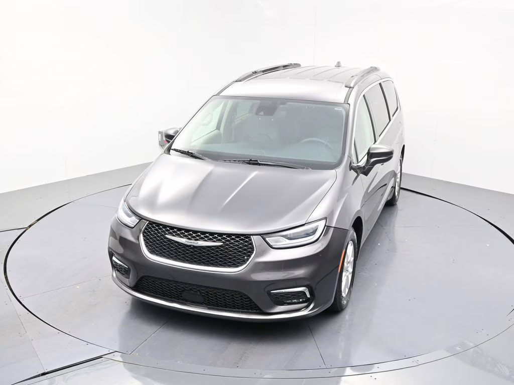 2022 Granite Crystal Metallic Clearcoat Chrysler Pacifica Touring L FWD Van