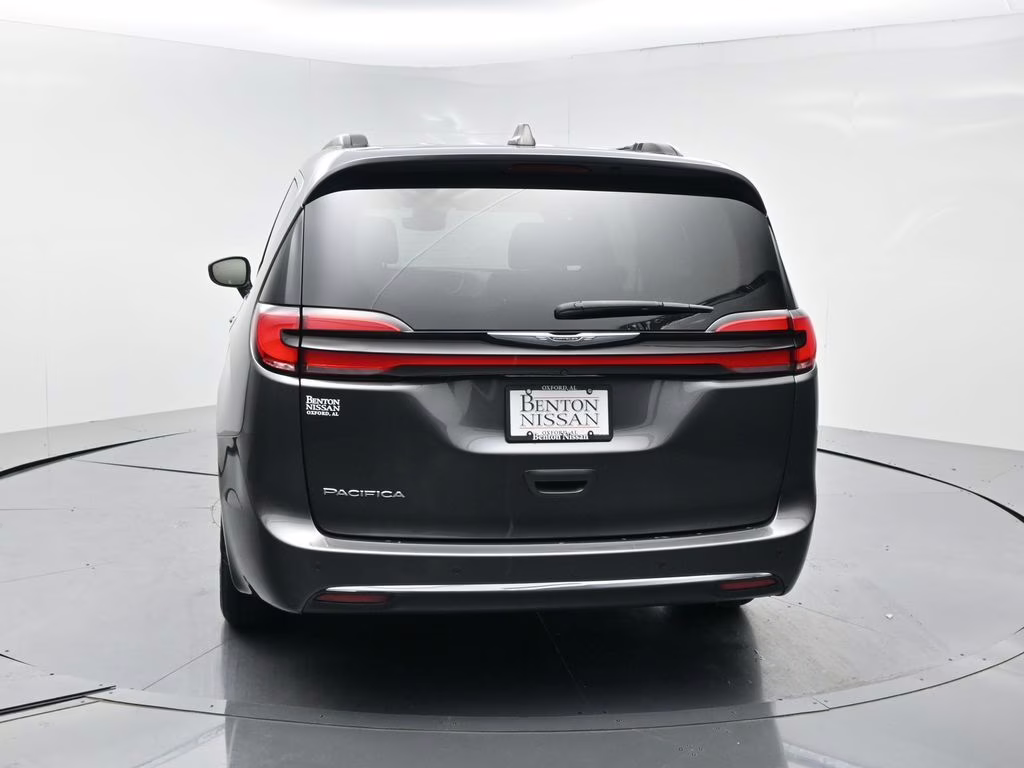 2022 Granite Crystal Metallic Clearcoat Chrysler Pacifica Touring L FWD Van