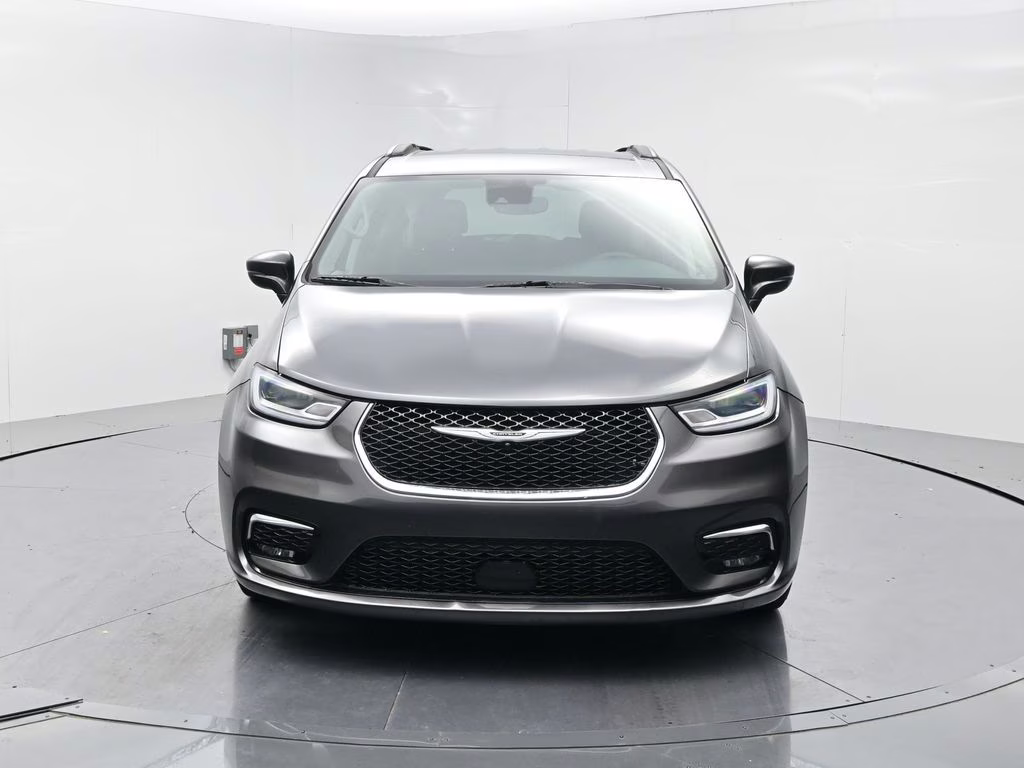 2022 Granite Crystal Metallic Clearcoat Chrysler Pacifica Touring L FWD Van