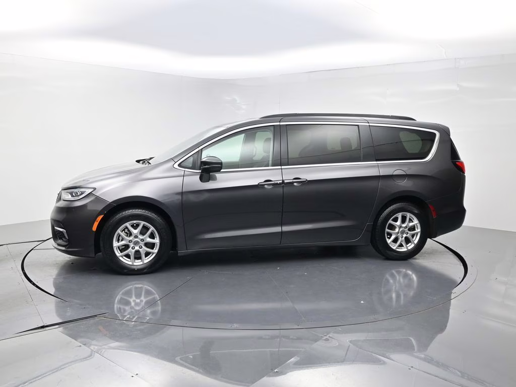 2022 Granite Crystal Metallic Clearcoat Chrysler Pacifica Touring L FWD Van