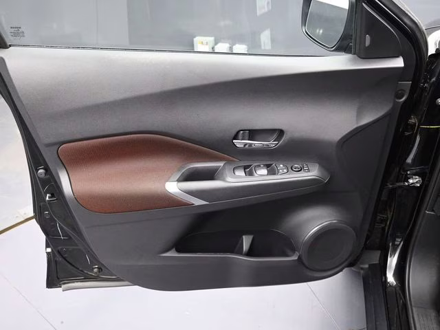 2024 Super Black Nissan Kicks SR FWD SUV