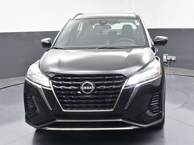 2024 Super Black Nissan Kicks SR FWD SUV