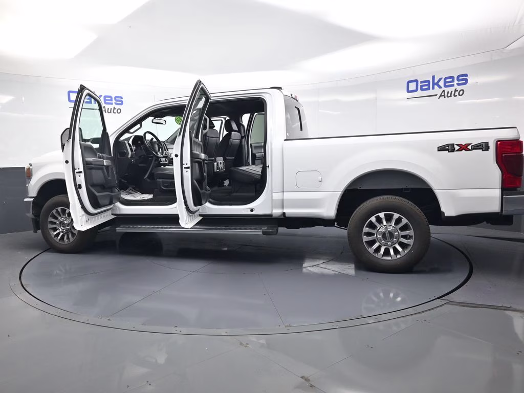 2021 Oxford White Ford Super Duty F-250 SRW Lariat 4X4 Truck
