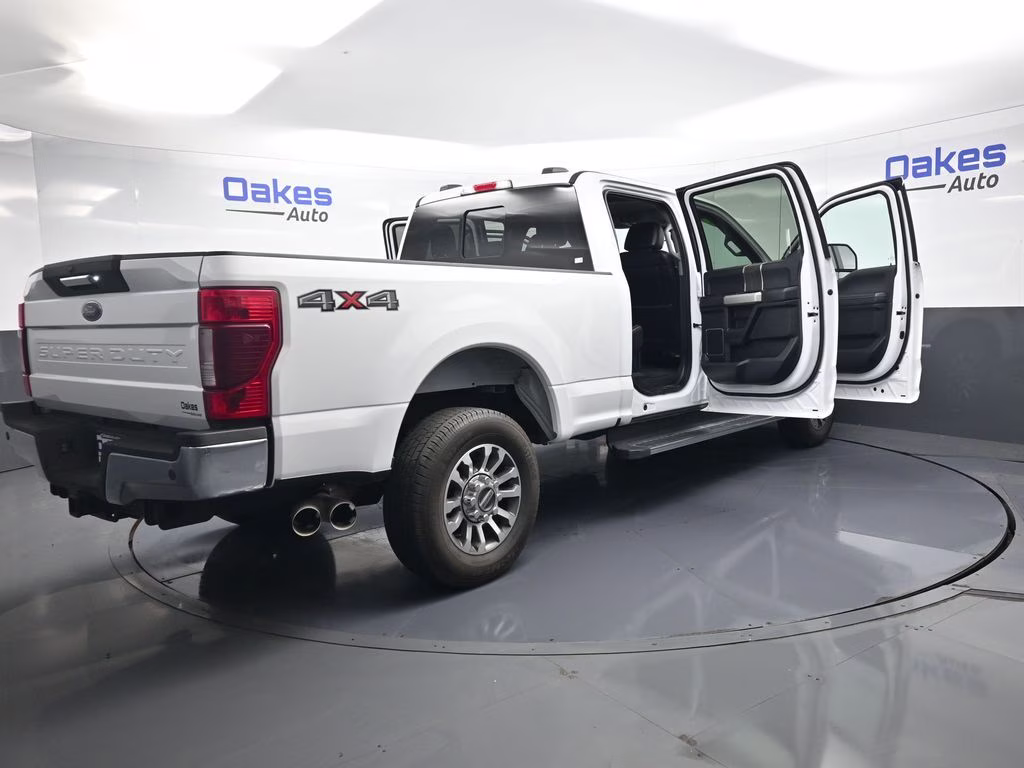 2021 Oxford White Ford Super Duty F-250 SRW Lariat 4X4 Truck