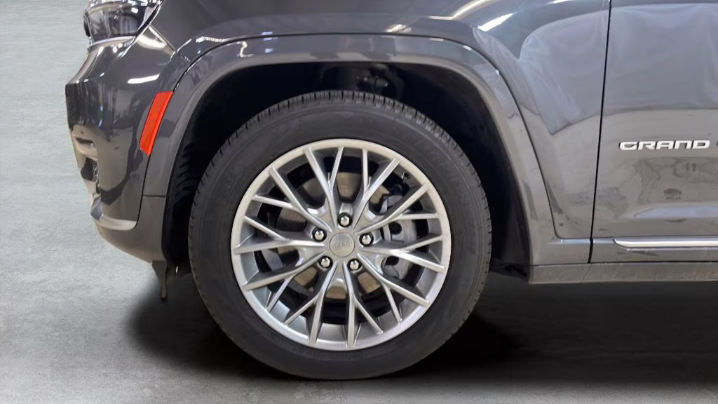 2025 Baltic Gray Metallic Clearcoat Jeep Grand Cherokee L Summit 4X4 SUV