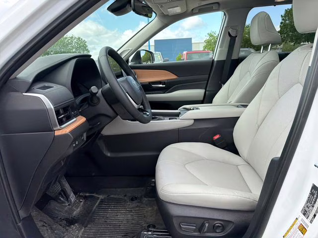 2026 Pearl Toyota Grand Highlander Limited AWD SUV