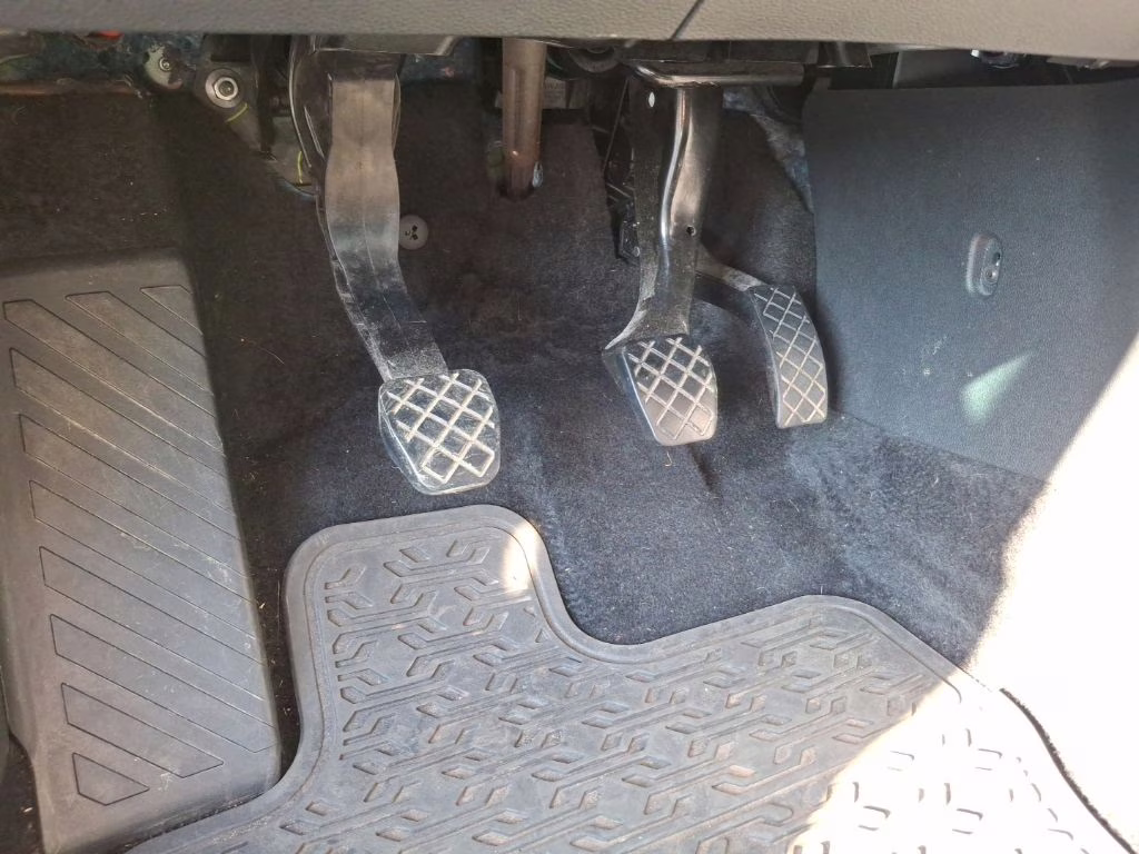 2021 Silver Metallic Volkswagen Jetta 1.4T S FWD Sedan