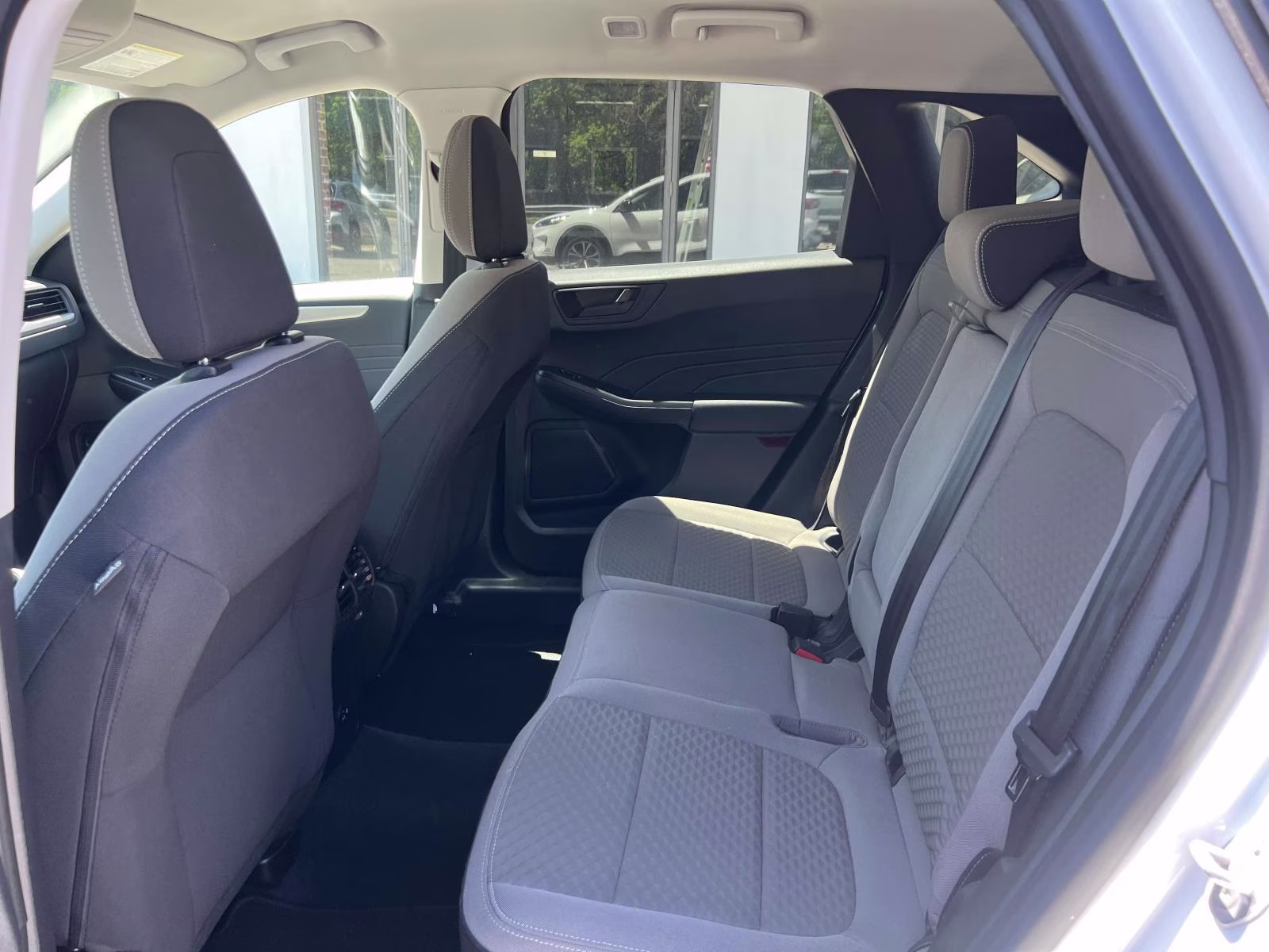 2022 White Ford Escape SE AWD SUV