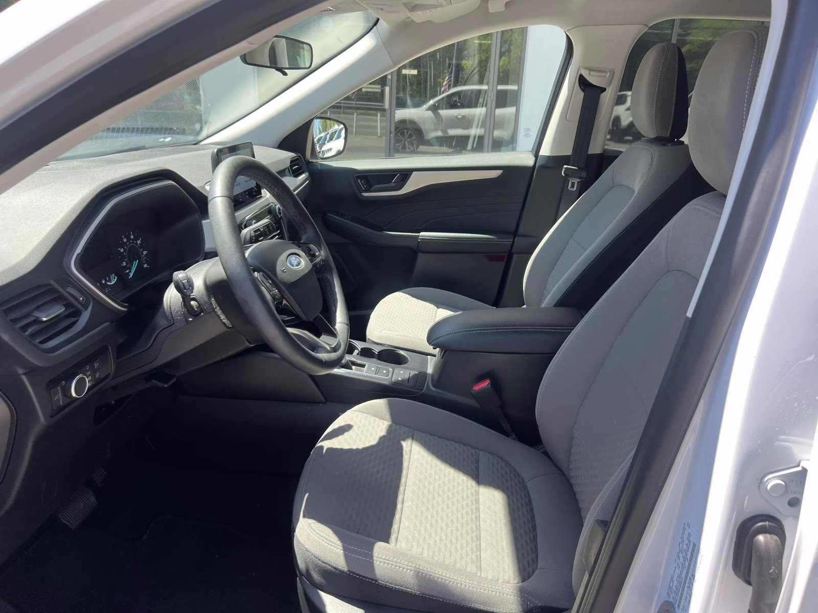 2022 White Ford Escape SE AWD SUV