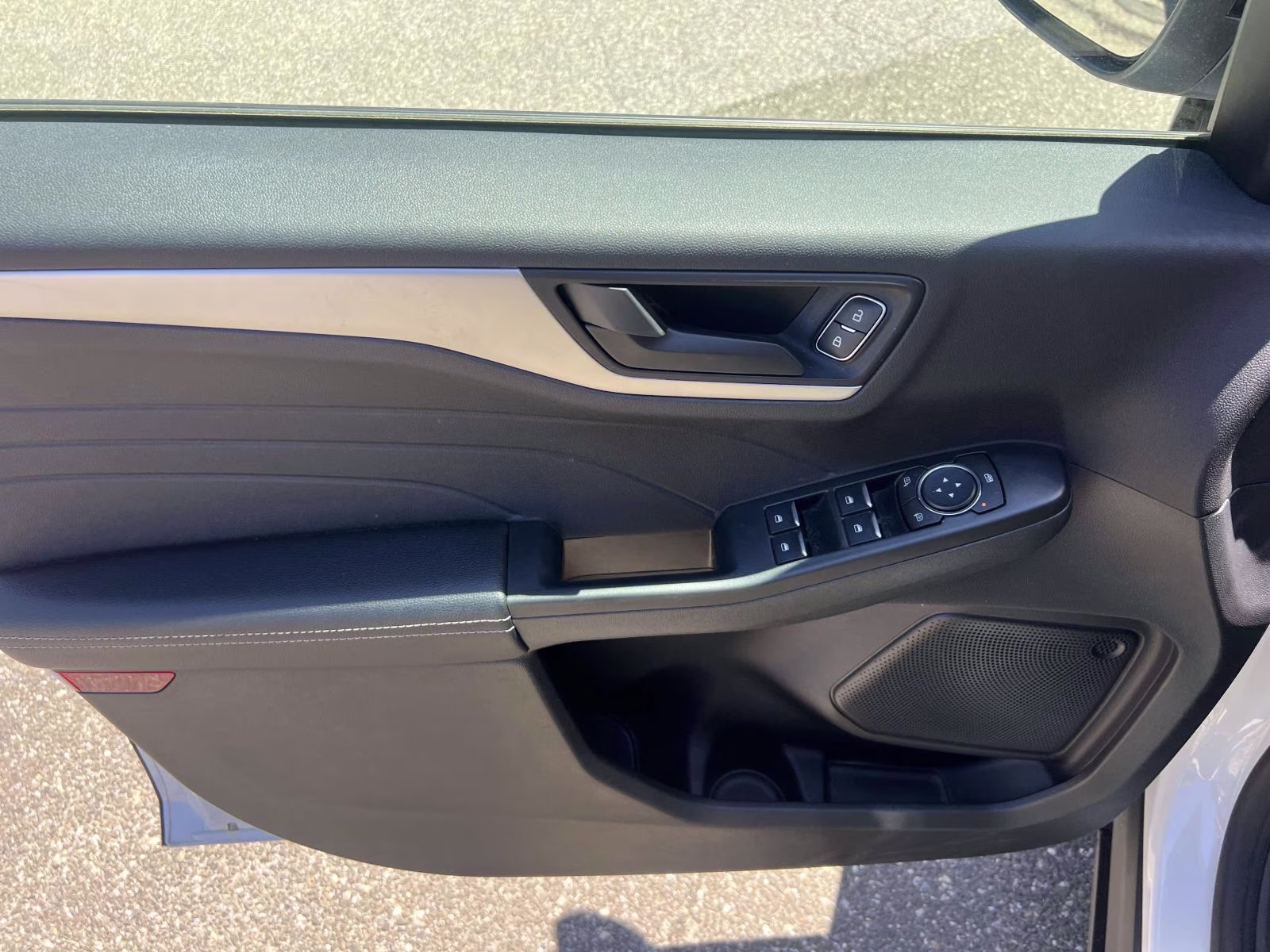 2022 White Ford Escape SE AWD SUV