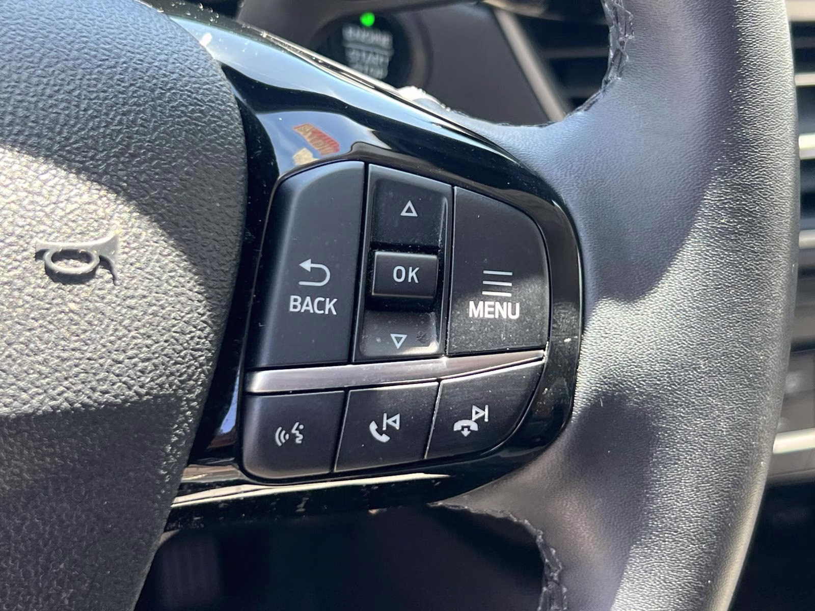 2022 White Ford Escape SE AWD SUV