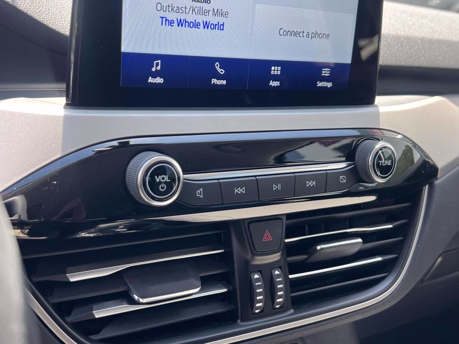 2022 White Ford Escape SE AWD SUV