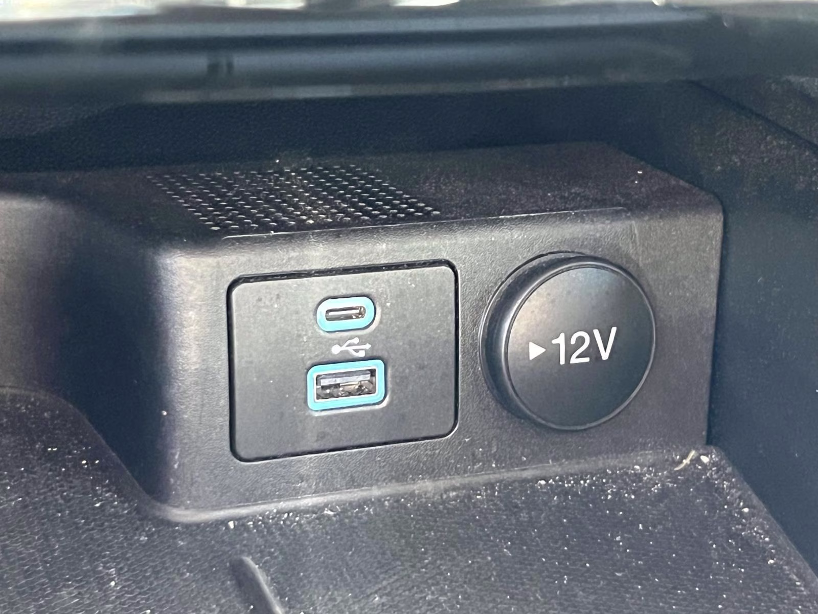 2022 White Ford Escape SE AWD SUV