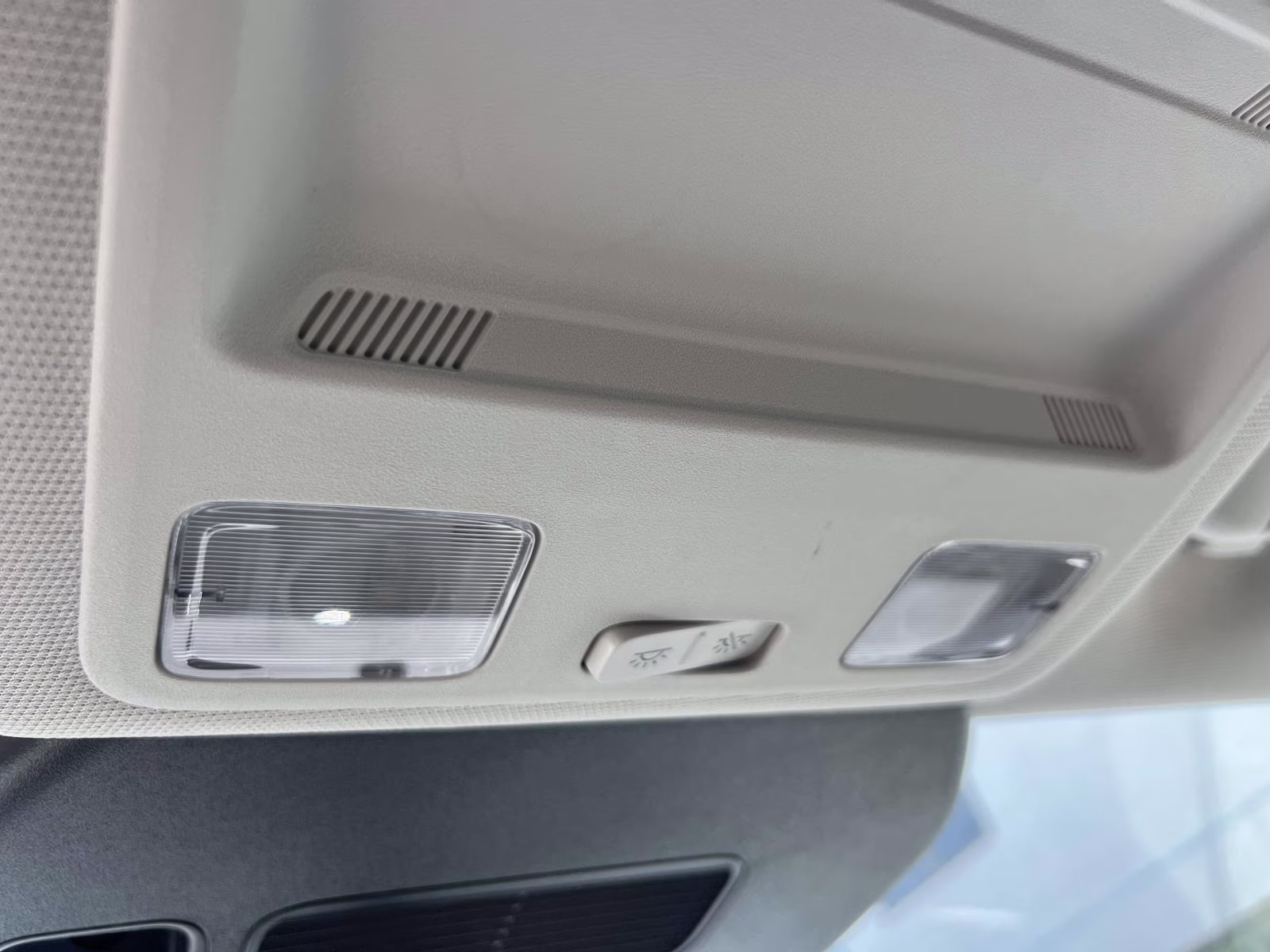 2022 White Ford Escape SE AWD SUV