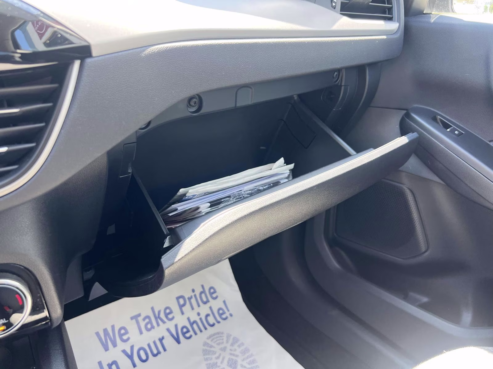 2022 White Ford Escape SE AWD SUV
