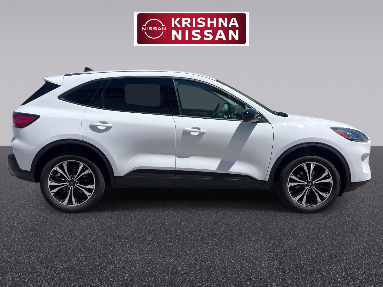 2022 White Ford Escape SE AWD SUV