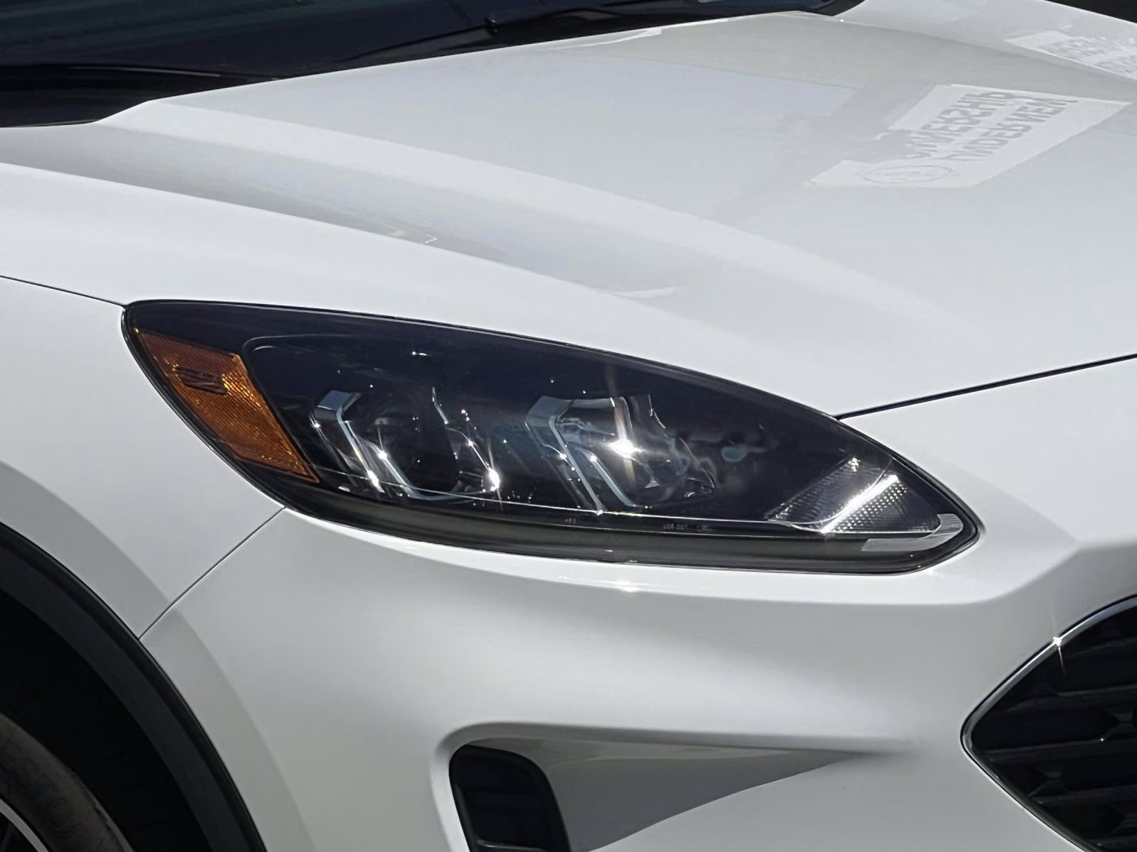 2022 White Ford Escape SE AWD SUV