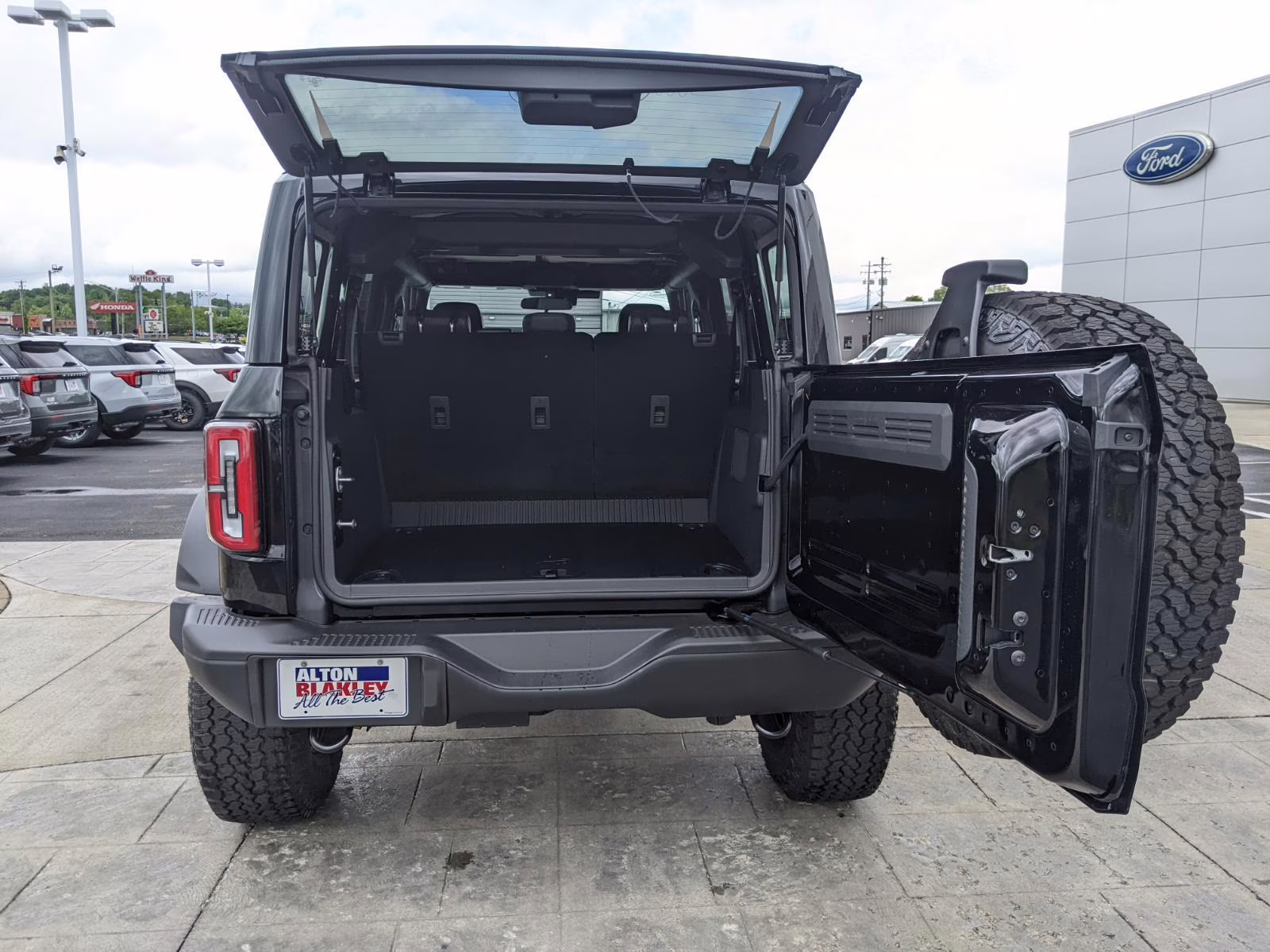 2026 Shadow Black Ford Bronco Badlands 4X4 SUV
