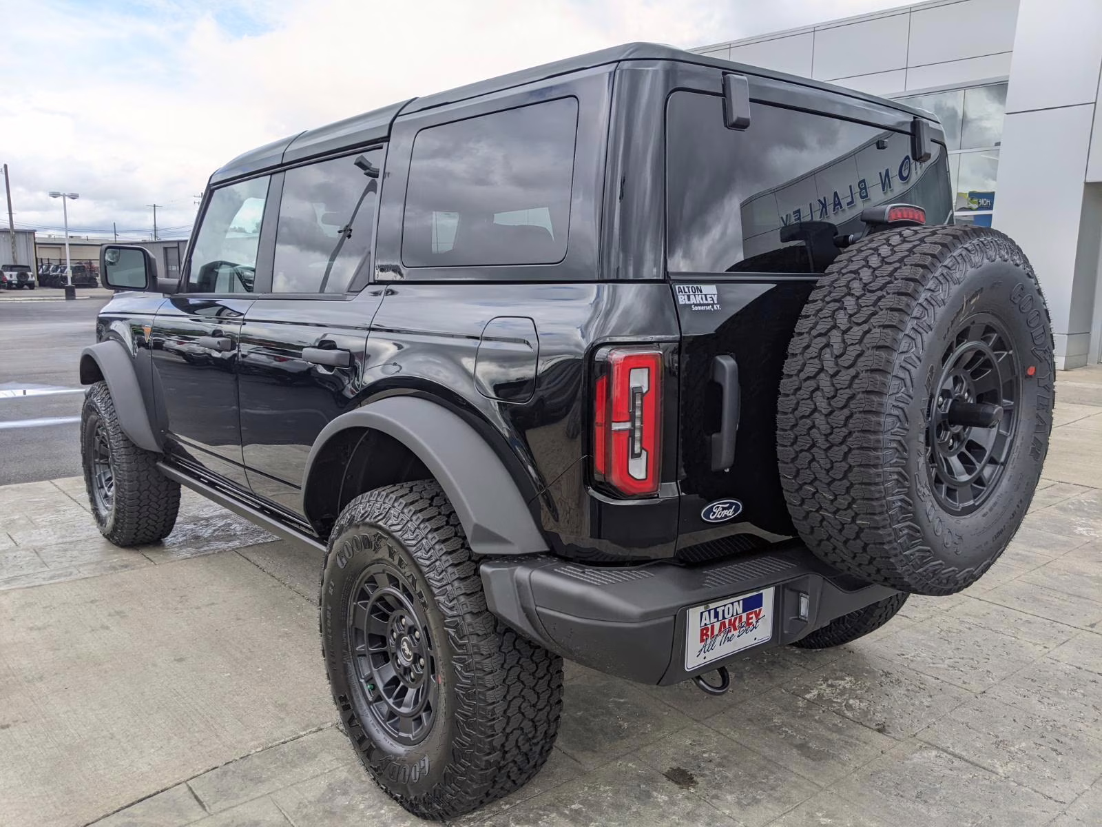 2026 Shadow Black Ford Bronco Badlands 4X4 SUV