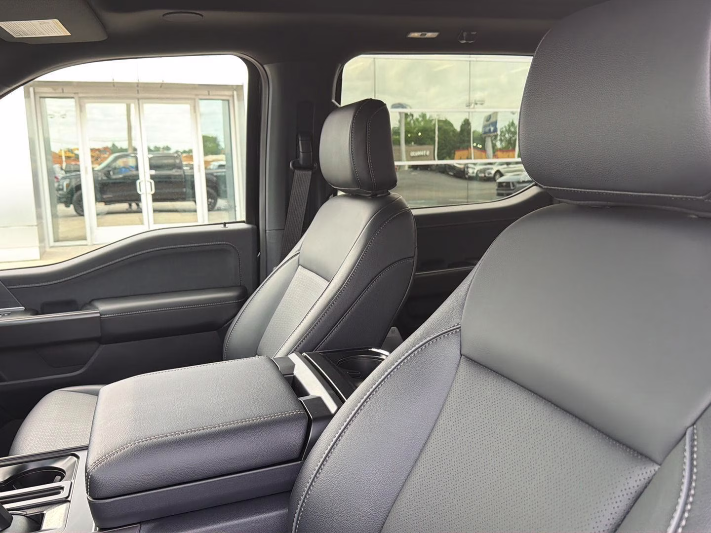 2025 Agate Black Ford F-150 LARIAT 4X4 Truck