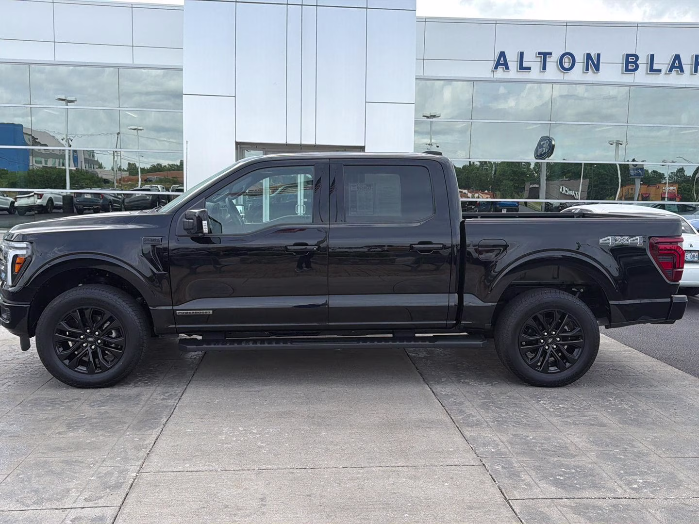 2025 Agate Black Ford F-150 LARIAT 4X4 Truck