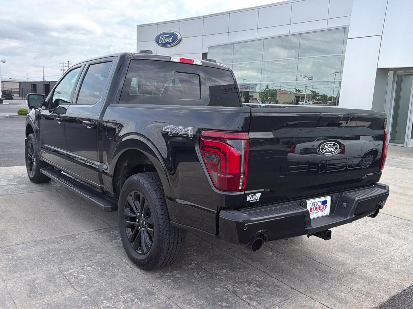 2025 Agate Black Ford F-150 LARIAT 4X4 Truck