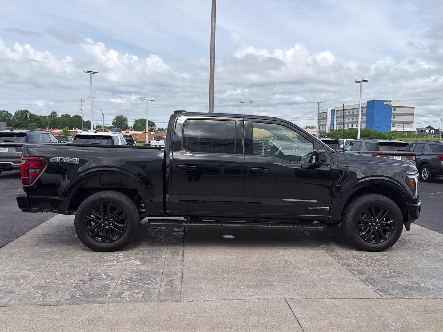 2025 Agate Black Ford F-150 LARIAT 4X4 Truck