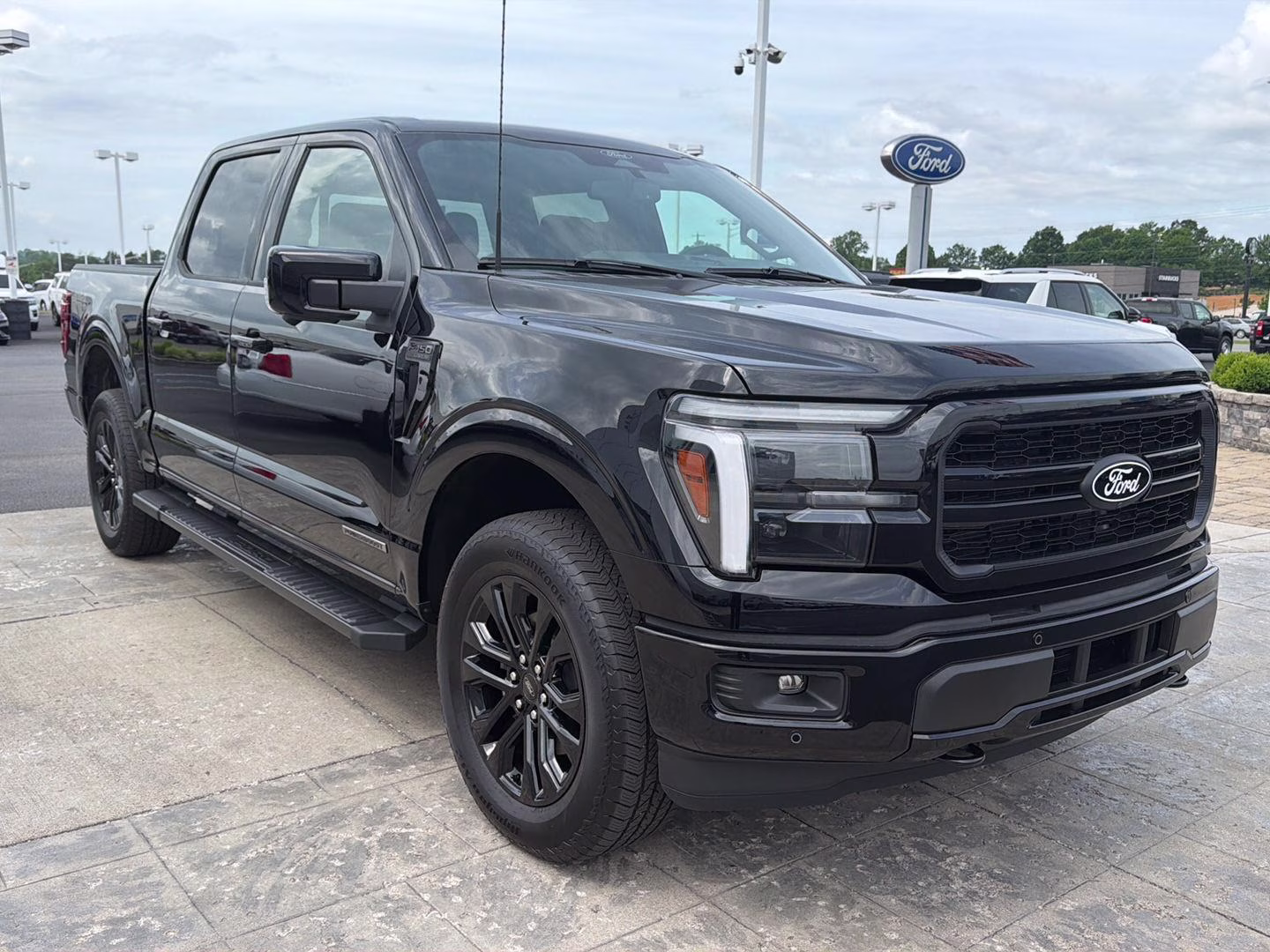 2025 Agate Black Ford F-150 LARIAT 4X4 Truck