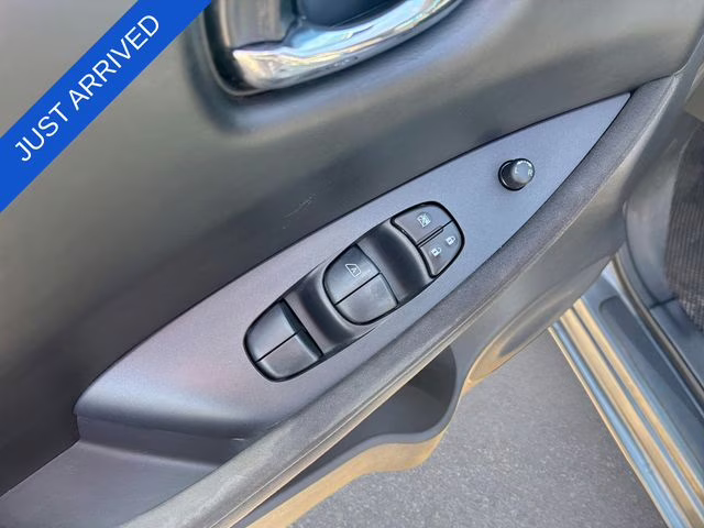 2015 Gun Metallic Nissan LEAF S FWD Hatchback