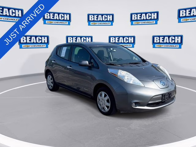 2015 Gun Metallic Nissan LEAF S FWD Hatchback