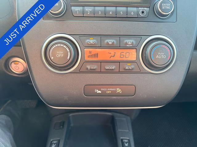 2015 Gun Metallic Nissan LEAF S FWD Hatchback