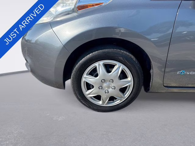 2015 Gun Metallic Nissan LEAF S FWD Hatchback