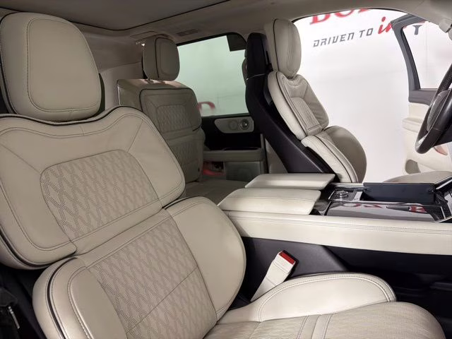 2024 Crystal Blue Metallic Lincoln Navigator L Black Label 4X4 SUV