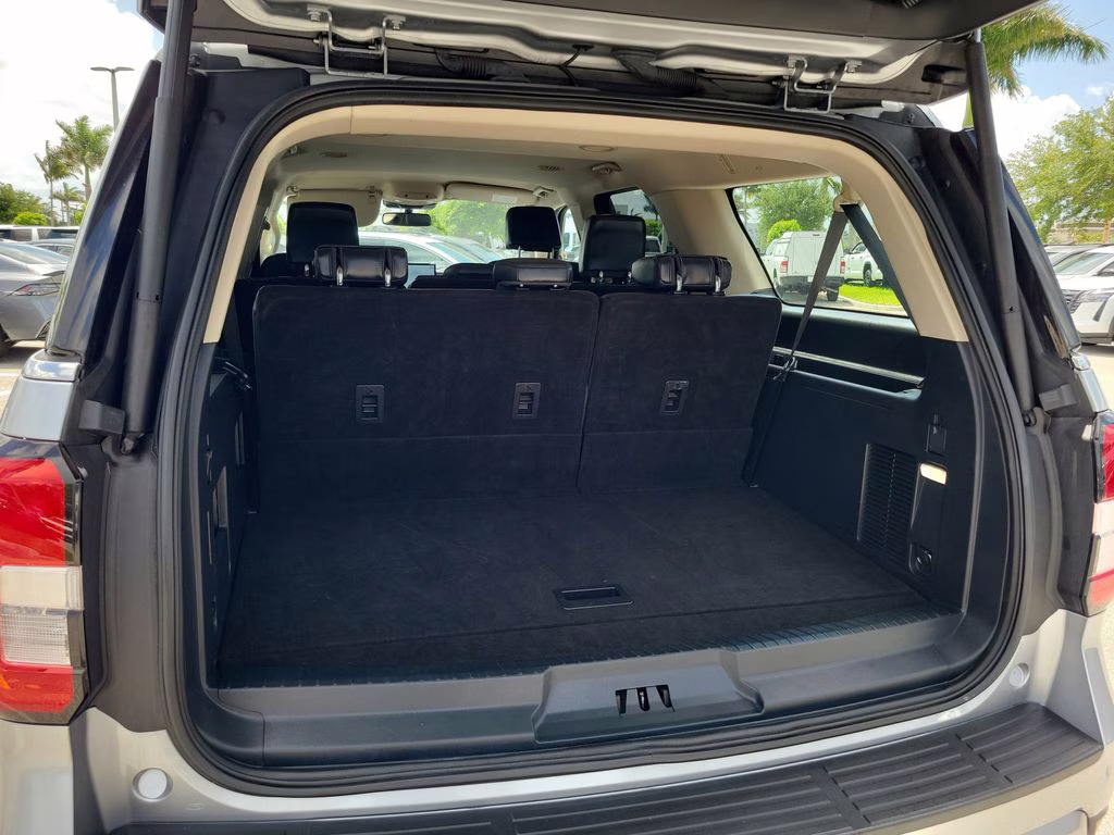 2024 Silver Metallic Ford Expedition Max XLT RWD SUV