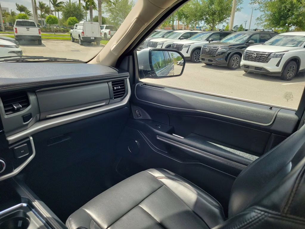 2024 Silver Metallic Ford Expedition Max XLT RWD SUV